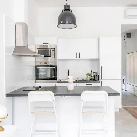 דירה Stylish & Cozy Beze Dream In The Heart Of *